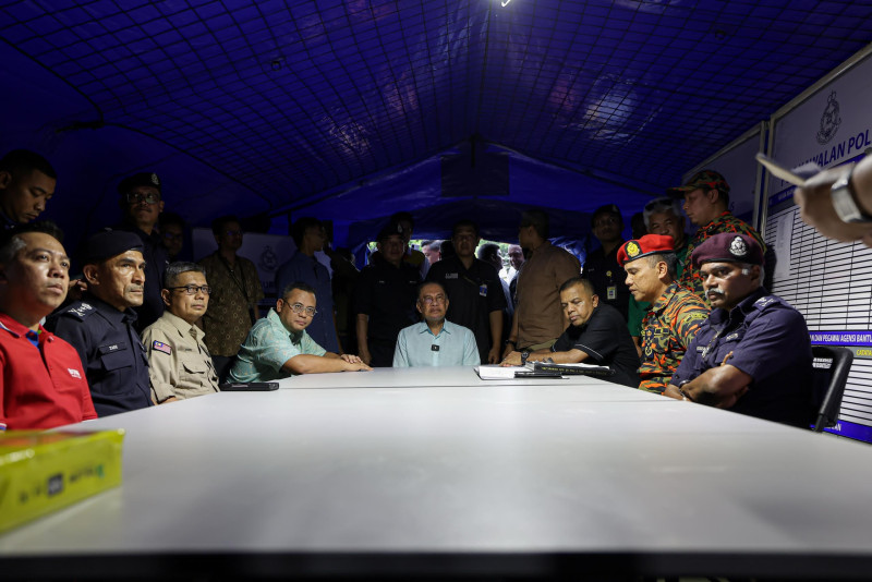 Pipeline blaze: RM5,000 aid for homeowners, RM2,500 for victims, says PM