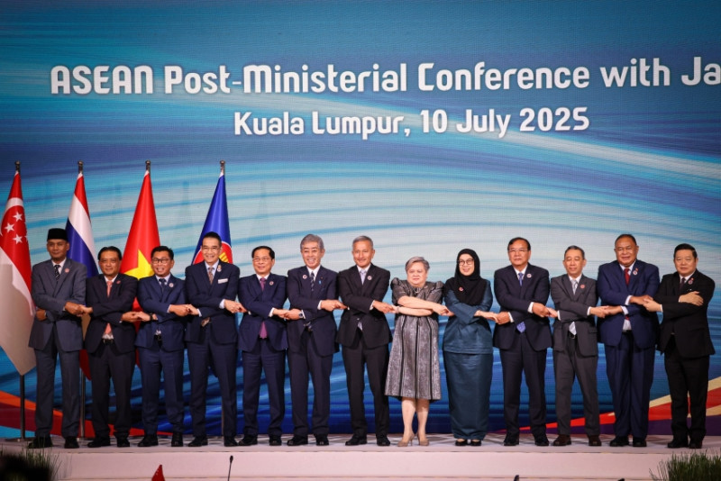 ASEAN must integrate and lead, says Munir Majid