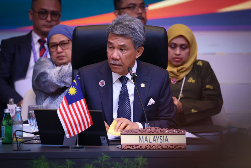 Malaysia calls for calm in South China Sea, lauds ASEAN-China trade and security progress