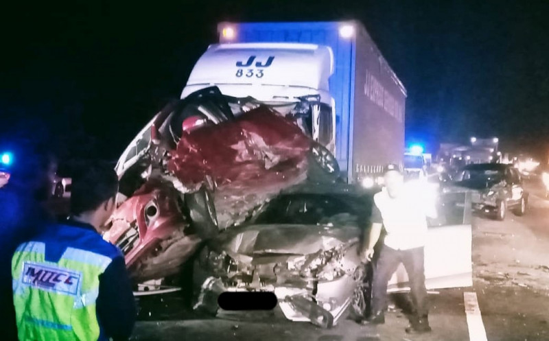 Police arrest trailer driver over multi-vehicle NSE crash