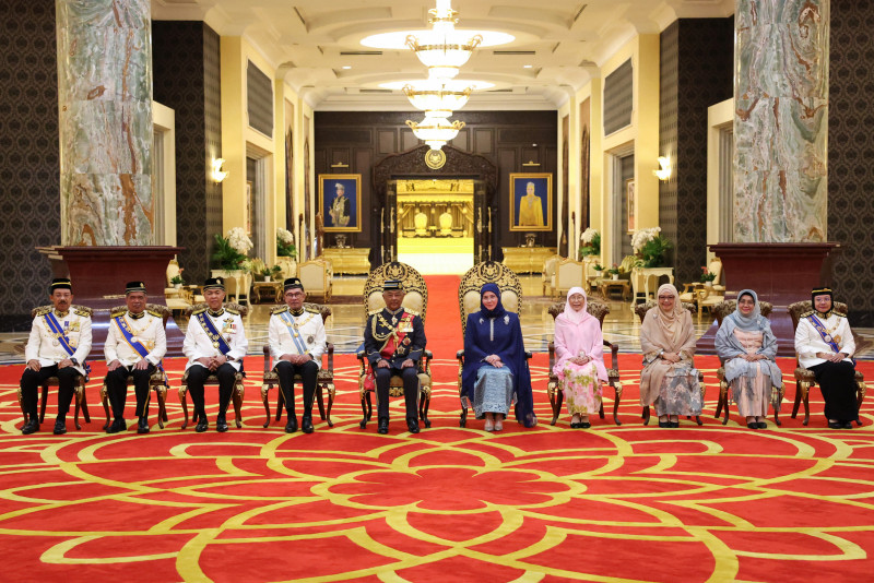 Agong confers ‘Datuk Seri’ title on Mat Sabu, six others