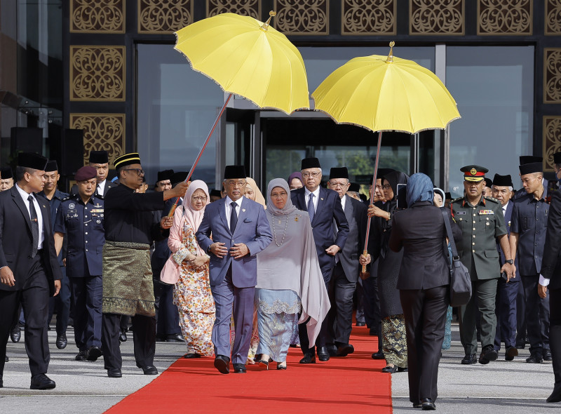 [UPDATED] Agong embarks on four-day S’pore state visit