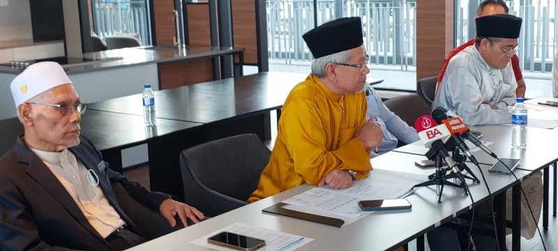 Surau volume controversy: authorities denounce false azan directive