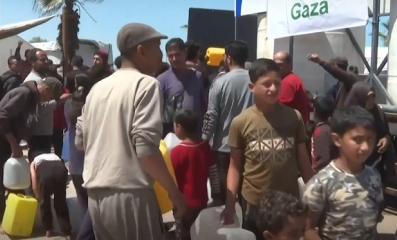 Gangs and merchants sell food aid in Gaza, where Israel’s offensive has shattered security