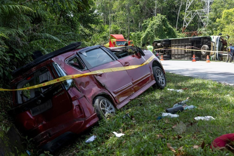 MPV driver and child discharged as investigation into Gerik bus crash continues