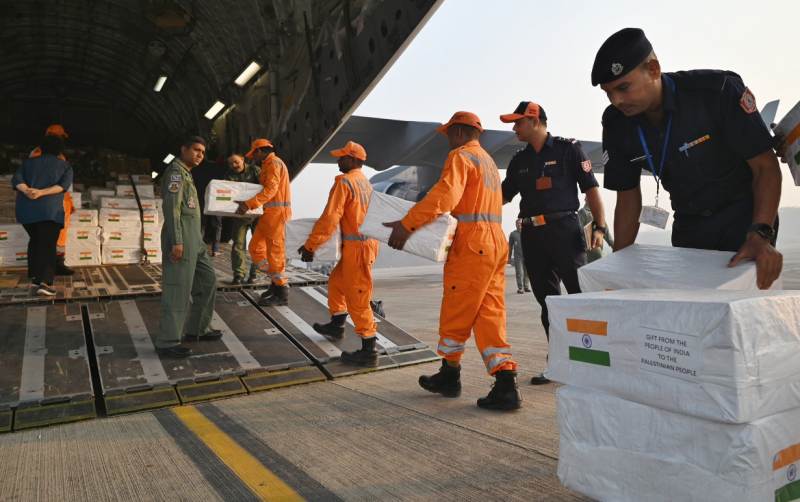 India dispatches humanitarian aid to Palestine