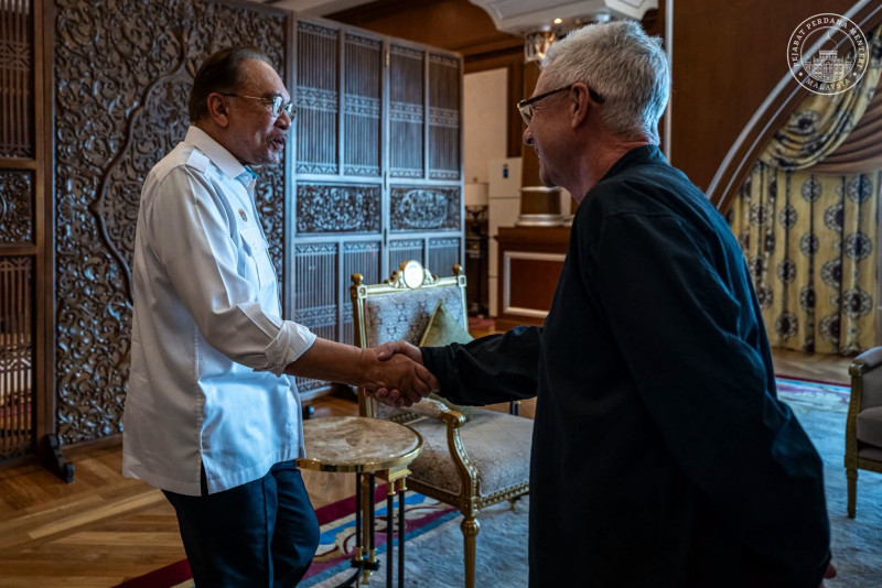 F1 return to Sepang set to drive tourism, investment and economic growth - Anwar