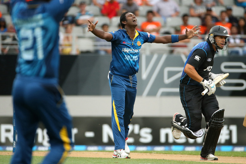 Sri Lankan cricketers sign pay deals after board threat