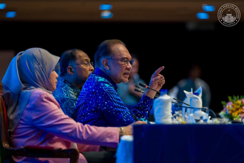 Anwar orders universities to drop disciplinary cases against students over criticism