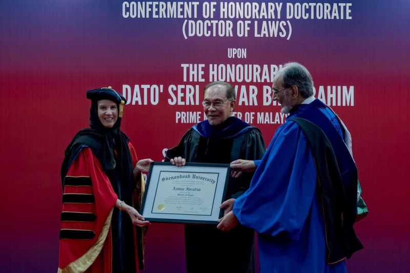 Anwar bestowed Doctorate in Law from Shenandoah University