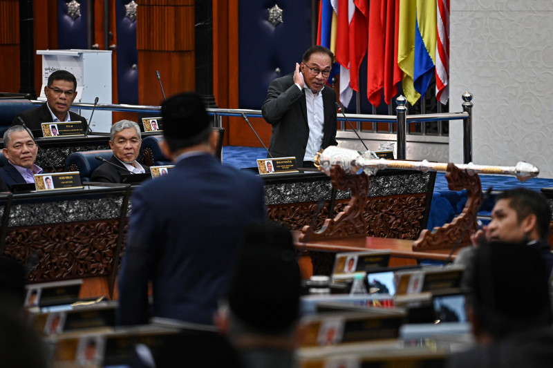 [UPDATED] Don’t turn Dewan Rakyat into ‘circus’, Anwar tells MPs