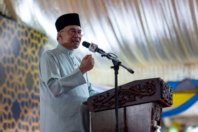 Anwar calls for unity after slapping incident in Johor Bharu Mall