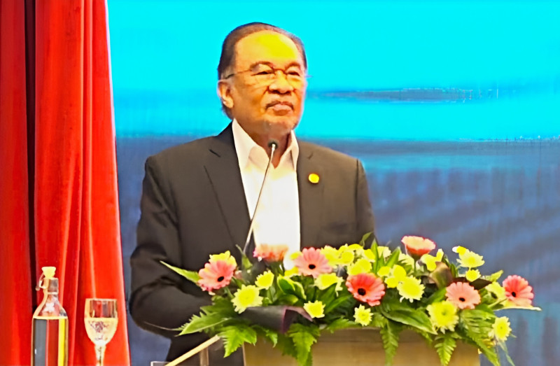Anwar launches iPayment to enhance public sector digital transformation