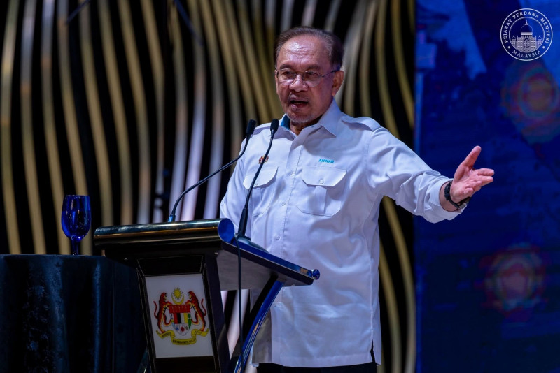 Diesel price adjustments affect only 15 pcent of Malaysians as subsidy debate continues - Anwar