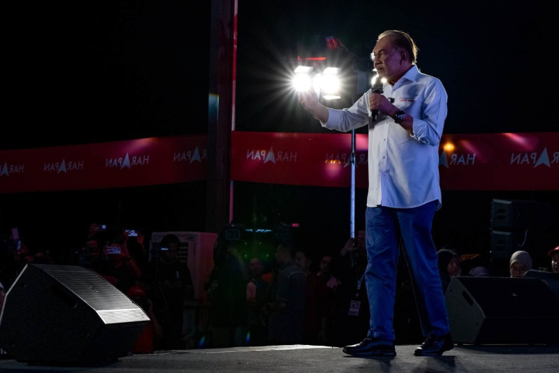 Anwar to Johor leadership: Do not let mega projects overshadow grassroots needs