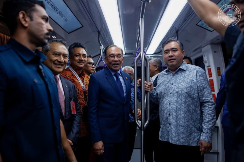 Anwar hails revamped KLIA Aerotrain before departing for three-nation trade mission
