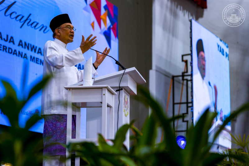 Anwar cautions against any move to remove Negeri Sembilan ruler