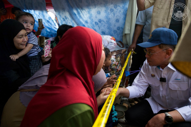 Anwar urges caution over Kampung Bahagia redevelopment plans