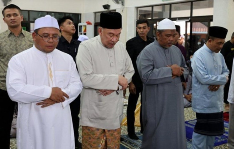 Leaders perform Aidiladha prayers nationwide, emphasise unity and sacrifice