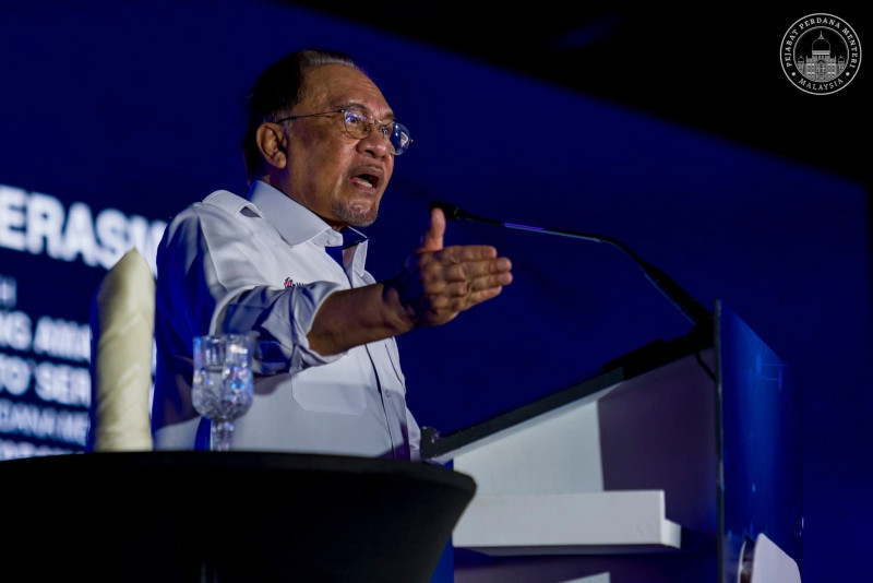 Anwar: Only a strong, courageous government would cede powers to Parliament