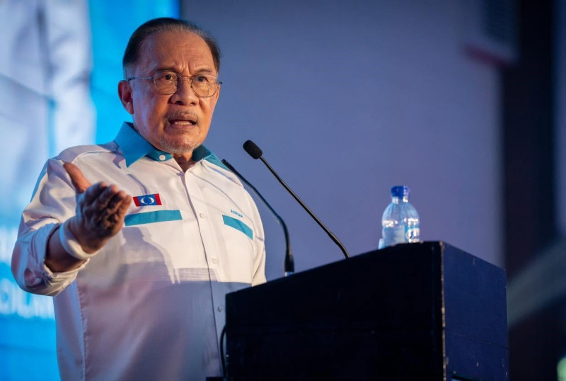 Anwar moves to cut red tape as govt faces calls to make business easier