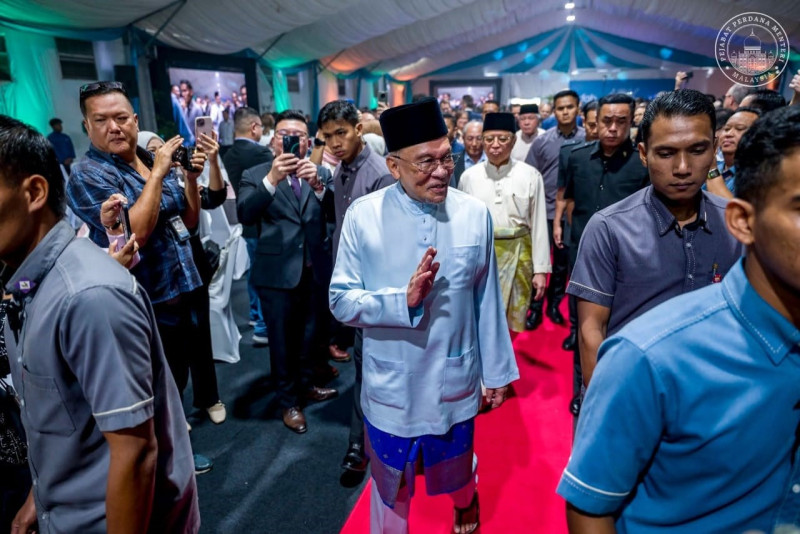 Anwar urges enhanced support for Sabah flood victims as landslide claims life of elderly man