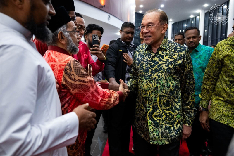 PM gives a month deadline to resolve restaurant sector labour shortage