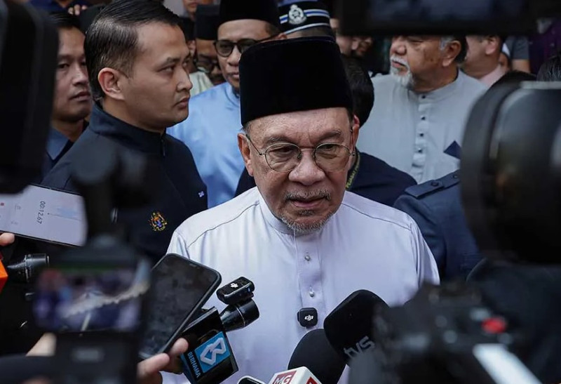 Anwar warns Rohingya refugees to obey Malaysian laws or face enforcement action
