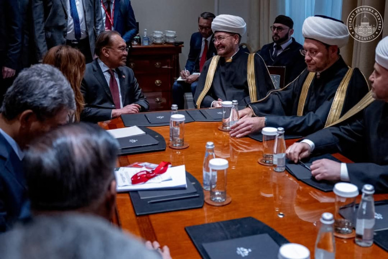 Anwar builds a bridge with Russian Muslim community during Moscow visit