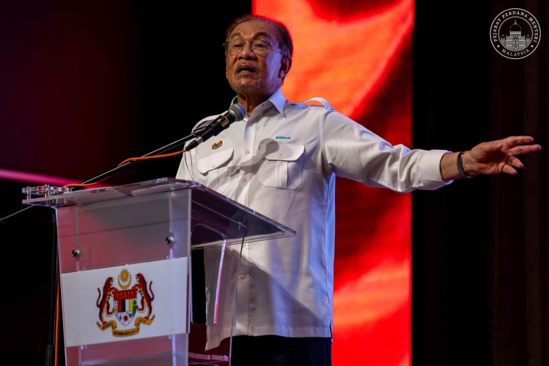 Anwar blames mismanagement and political interference for Felda’s RM10b losses