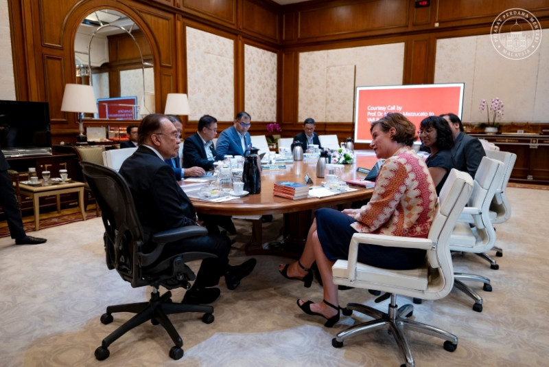 PM and UK economic expert discuss innovation and digital transformation strategy