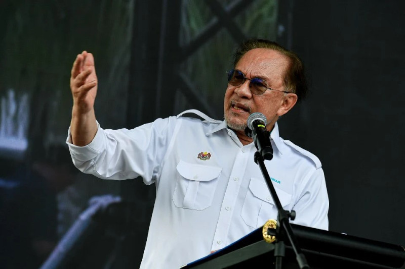 Anwar warns against power struggles as political tensions rise amid global uncertainty