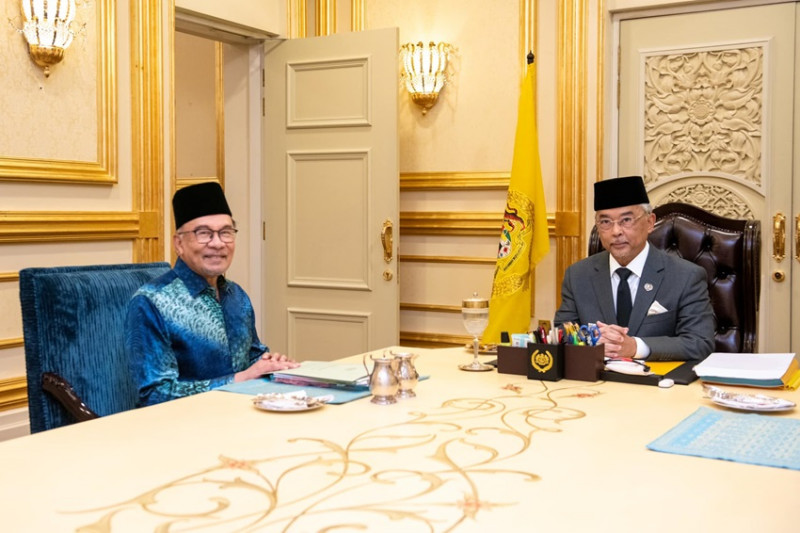 Agong holds last pre-cabinet meeting with PM Anwar before reign ends
