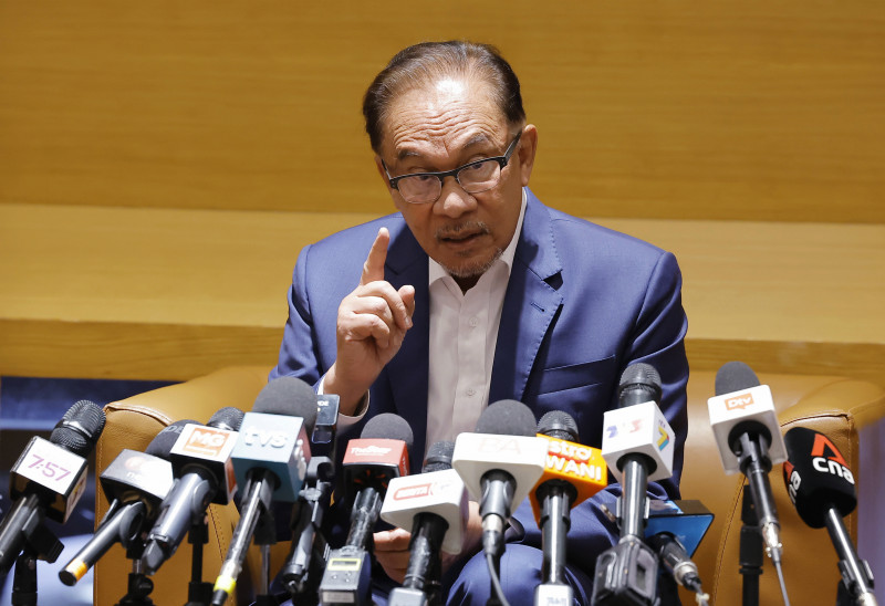 Take responsibility even if mistakes were made by previous govt, Anwar tells cabinet
