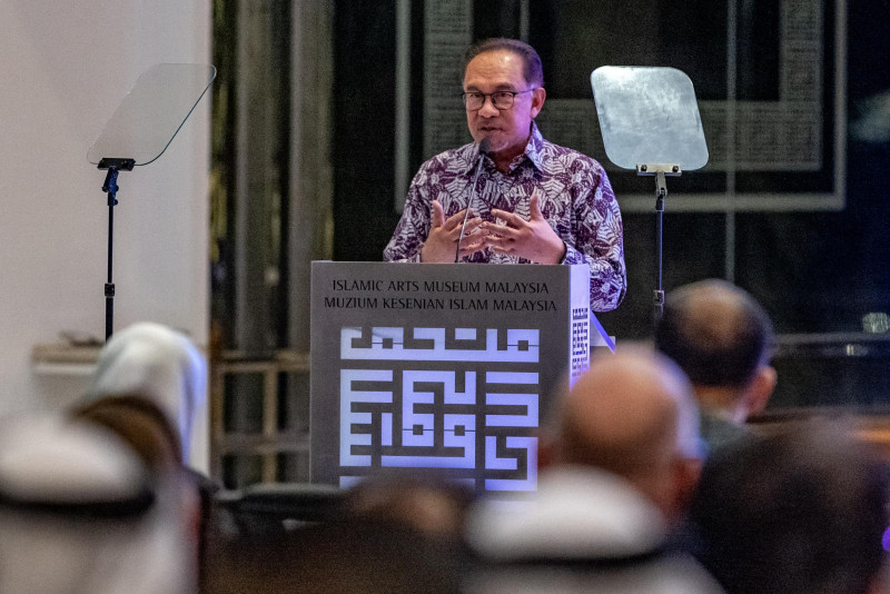 Proposals can be discussed without disregarding constitution, says Anwar