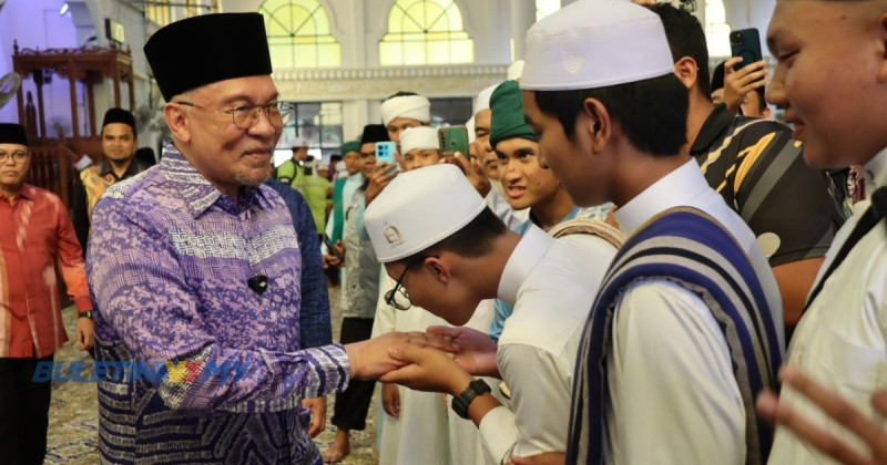 Anwar urges religious school students to master digital, constitutional knowledge as pillars of Islamic strength