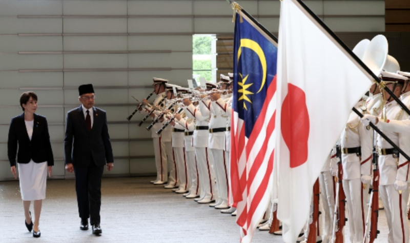 Malaysia - Japan deepen strategic economic ties with landmark LNG deal and local currency push