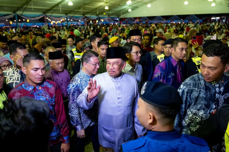 Anwar calls for focus on future, not division, amid Ayer Kuning by-election