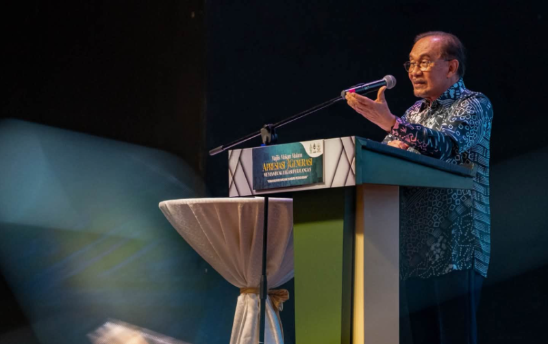 Anwar rebukes Islamic groups using hatred, slander as 'weapons'