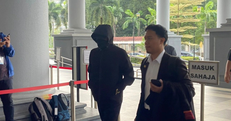 Former Army chief arrives in court under alleged charge of money laundering