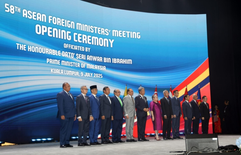 US tariff hikes dominate ASEAN talks as bloc rallies for economic unity