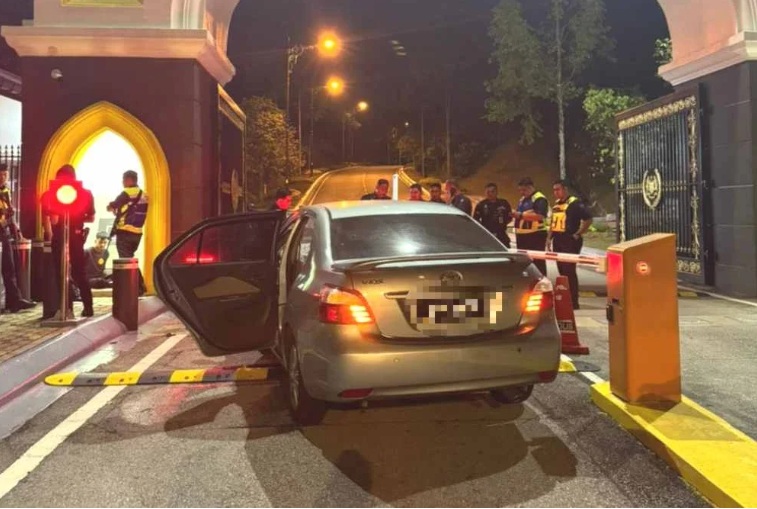 Uni student pleads not guilty to drunk driving, crashing into Istana Negara security barrier
