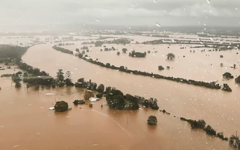 Australian authorities airdrop supplies to farmers stranded by flood crisis
