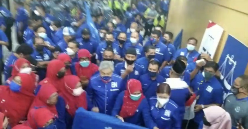 RM10,000 fine: crowds were out of BN’s control, says Zambry