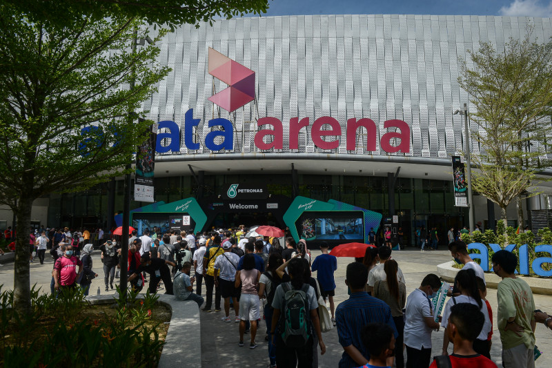 Malaysia Open: fans, including early birds, face long queues before entering stadium