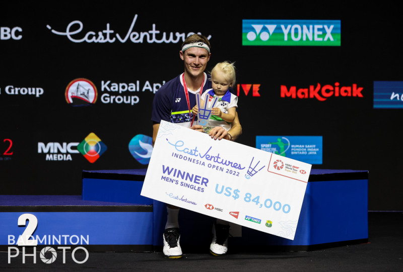 World number one Axelsen defends Indonesia Open title 