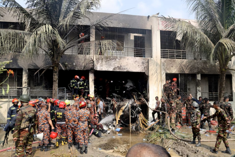 At least 19 killed, scores injured as Bangladesh air force jet crashes into college campus