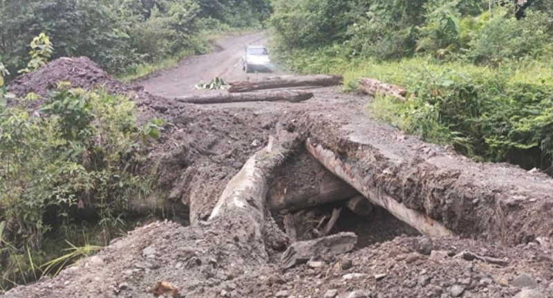 Flash floods sweep away Baram bridge, settlements in Sarawak’s interior cut off