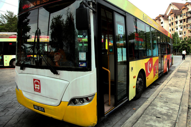[UPDATED] S’gor to contribute 20 buses to help commuters after LRT debacle