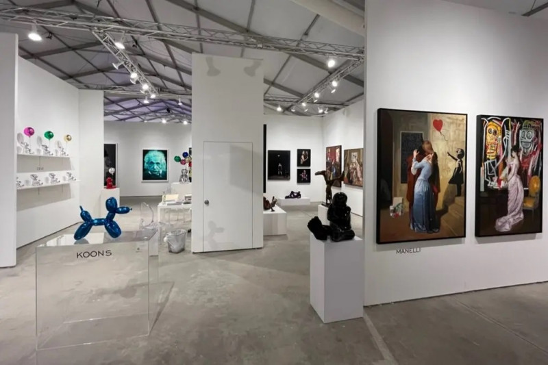 US art fair visitor accidentally smashes US$42,000 Koons sculpture
